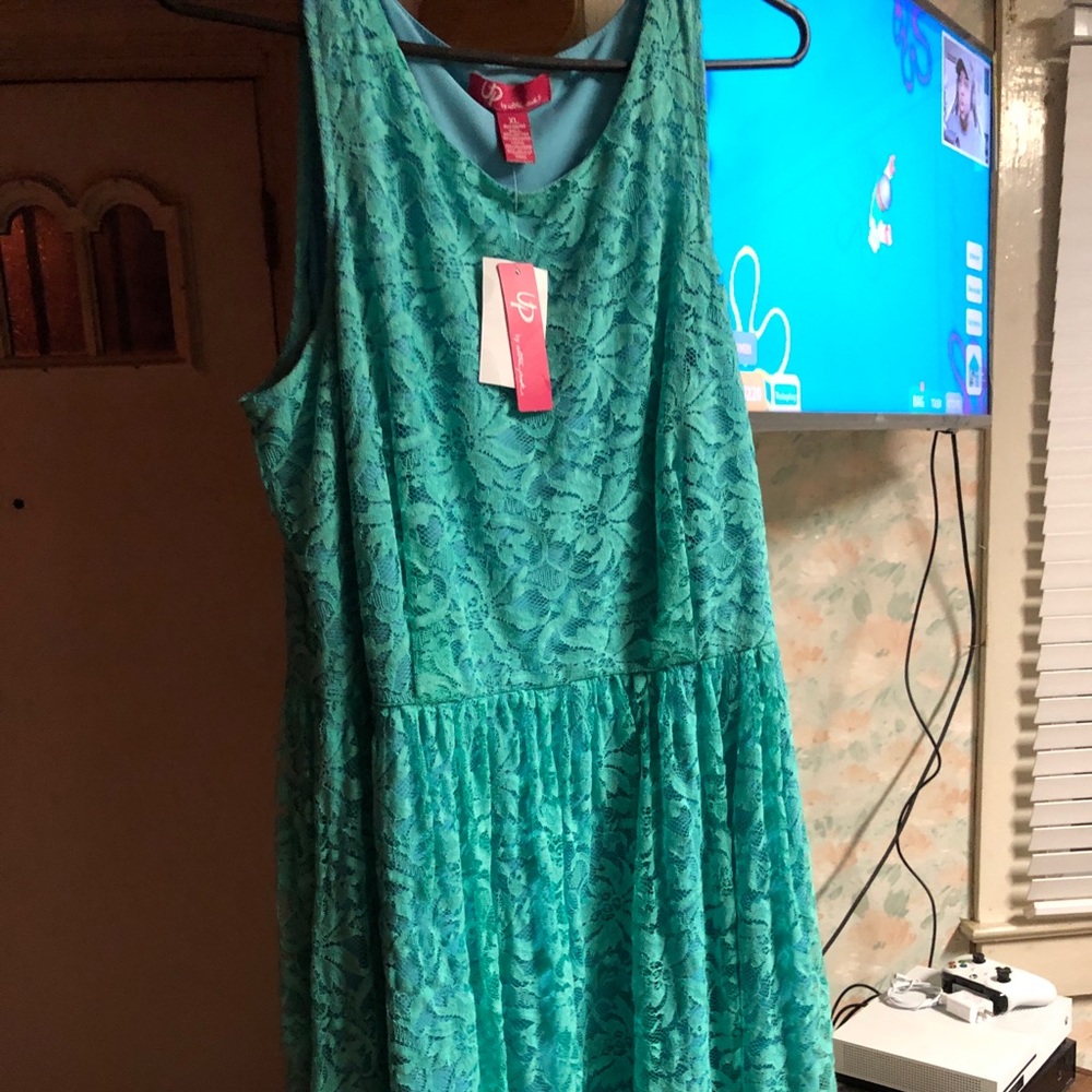 Dress - Picture 2 of 3